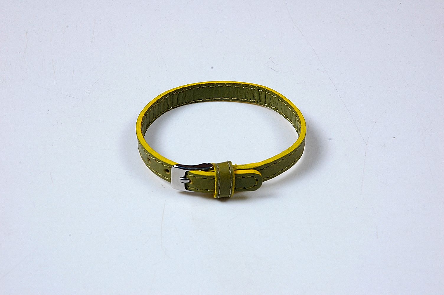 leather--bracelet-with-flat-leather